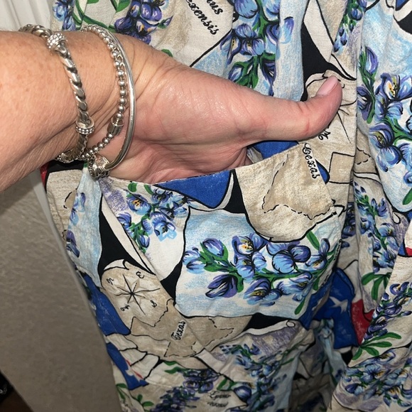 Handmade Texas blue bonnets florals dress, with ceramic buttons size Large - Picture 9 of 9